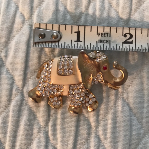 Pair Gold Tone Giraffe and Elephant Pin Brooch with Rhinestones. - Picture 10 of 10
